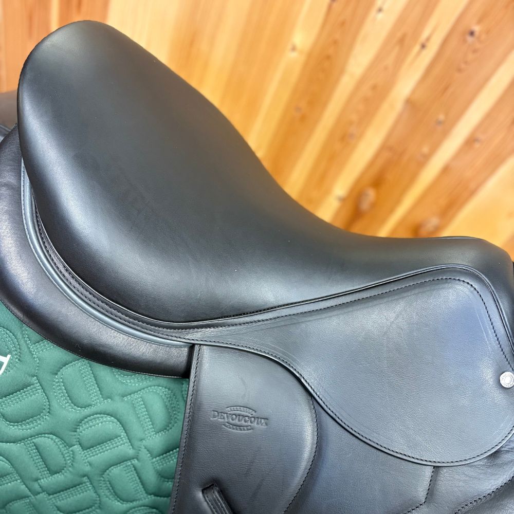 New Biarritz O | Black | 18.5"