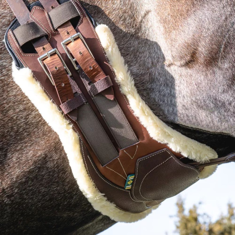 V-Strap Girth with Artificial Sheepskin Lining