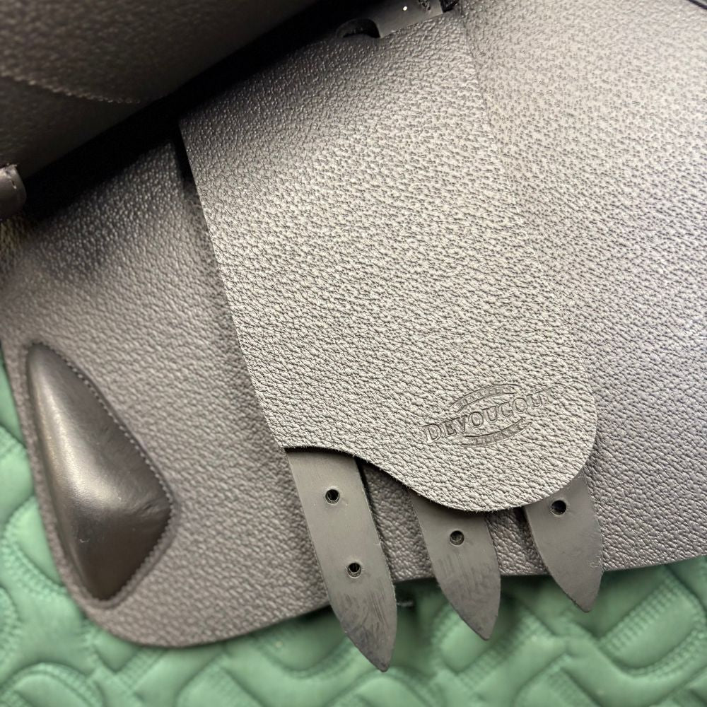 New Biarritz O | Black | 18.5"