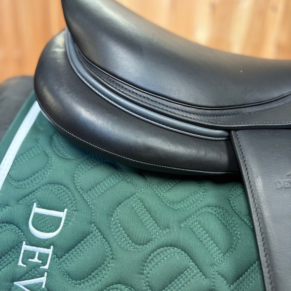 New Biarritz O | Black | 18.5"