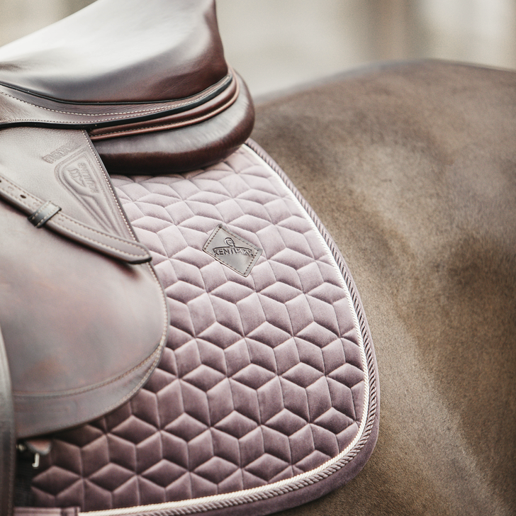 product shot image of the Saddle Pad Velvet Jumping - Light Purple