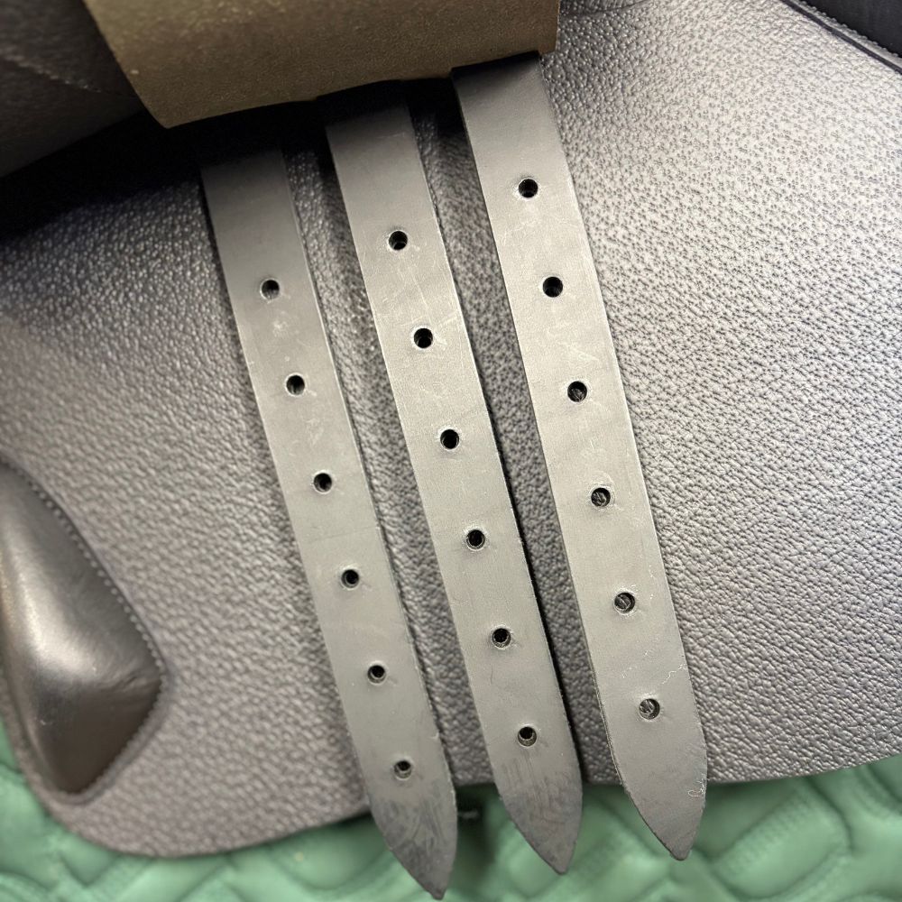 New Biarritz O | Black | 18.5"