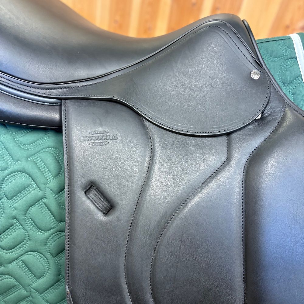 New Biarritz O | Black | 18.5"