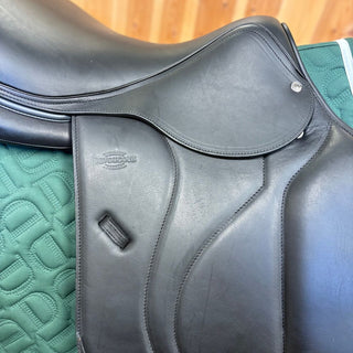 New Biarritz O | Black | 18.5"